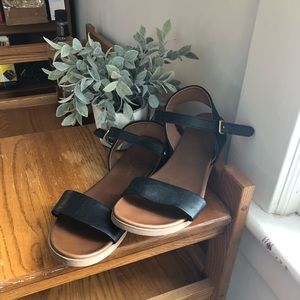 Black sandals!